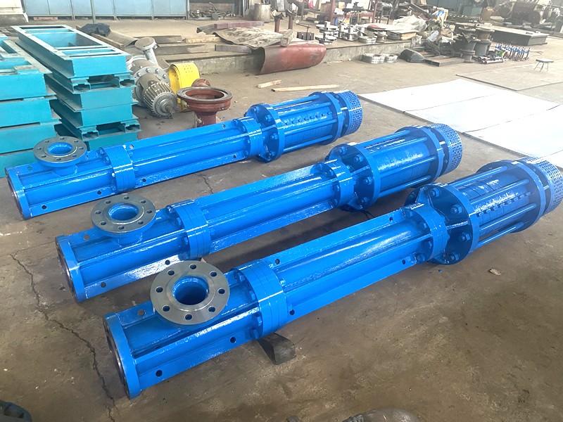 广州某电厂定制的3台立式长轴多级铜袋式凝结水泵主体安装完毕